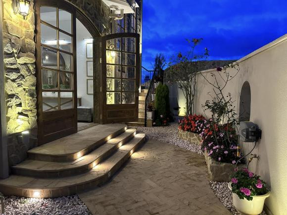 Hoa hau Thu Hoai so huu biet thu nhu toa lau dai cua o Da Lat-Hinh-4