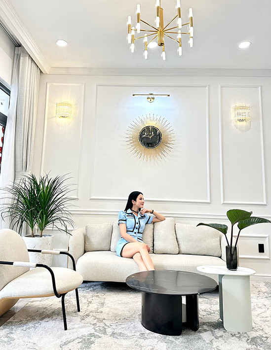 Đi thăm nhà mới Diệp Lâm Anh được mẹ tặng sau ly hôn - Hình 2 Di tham nha moi Diep Lam Anh duoc me tang sau ly hon-Hinh-2