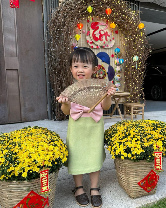 Đi thăm biệt thự như chợ hoa xuân của vợ chồng Cường Đô La - Đàm Thu Trang - Hình 5 Di tham biet thu nhu cho hoa xuan cua vo chong Cuong Do La - Dam Thu Trang-Hinh-5