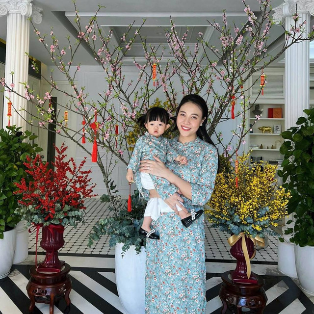 Đi thăm biệt thự như chợ hoa xuân của vợ chồng Cường Đô La - Đàm Thu Trang - Hình 7 Di tham biet thu nhu cho hoa xuan cua vo chong Cuong Do La - Dam Thu Trang-Hinh-7