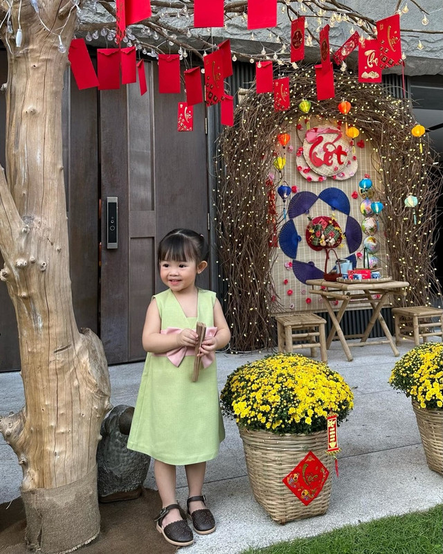 Đi thăm biệt thự như chợ hoa xuân của vợ chồng Cường Đô La - Đàm Thu Trang Di tham biet thu nhu cho hoa xuan cua vo chong Cuong Do La - Dam Thu Trang