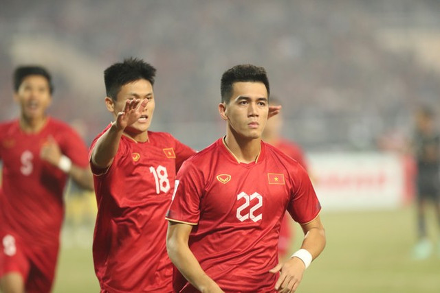 Tiền đạo Tiến Linh - người đã ghi 5 bàn ở AFF Cup giàu cỡ nào? Tien dao Tien Linh - nguoi da ghi 5 ban o AFF Cup giau co nao?