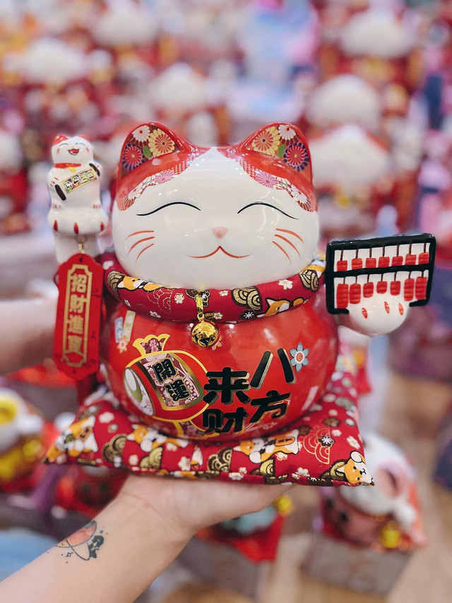 Thị trường Tết Quý Mão 2023: Xuất hiện những món quà độc lạ hình mèo - Hình 8 Thi truong Tet Quy Mao 2023: Xuat hien nhung mon qua doc la hinh meo-Hinh-8