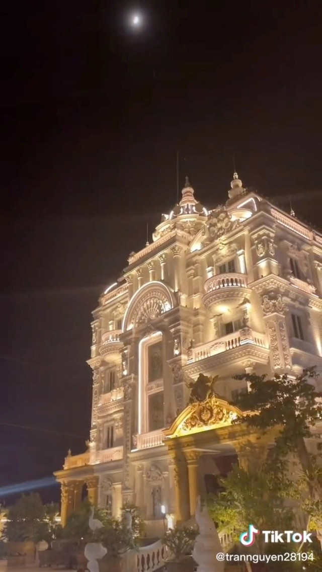 Đi xem biệt thự của đại gia Việt trang hoàng lộng lẫy đón Tết - Hình 11 Di xem biet thu cua dai gia Viet trang hoang long lay don Tet-Hinh-11
