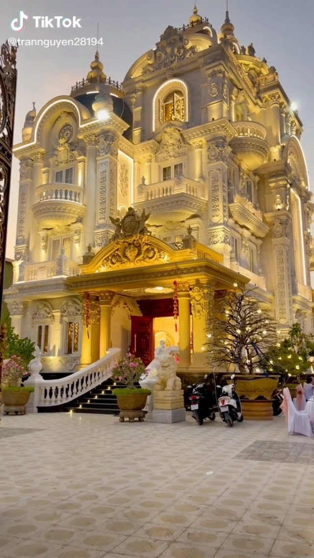 Đi xem biệt thự của đại gia Việt trang hoàng lộng lẫy đón Tết - Hình 10 Di xem biet thu cua dai gia Viet trang hoang long lay don Tet-Hinh-10