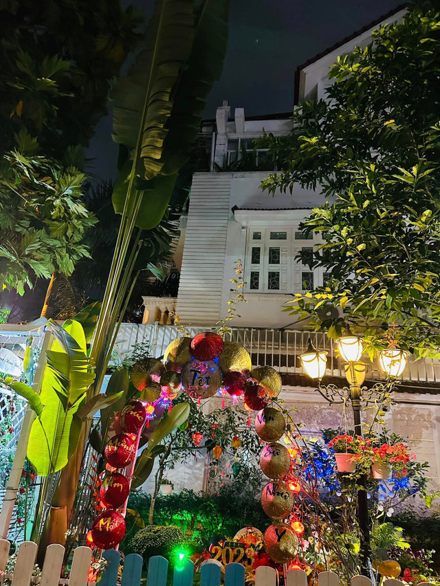 Vy Oanh khoe biệt thự lộng lẫy sắc hoa những ngày đầu Xuân - Hình 2 Vy Oanh khoe biet thu long lay sac hoa nhung ngay dau Xuan-Hinh-2