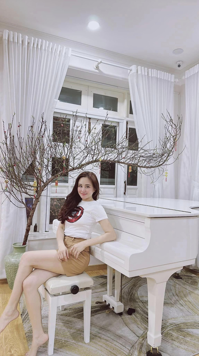 Vy Oanh khoe biệt thự lộng lẫy sắc hoa những ngày đầu Xuân - Hình 11 Vy Oanh khoe biet thu long lay sac hoa nhung ngay dau Xuan-Hinh-11