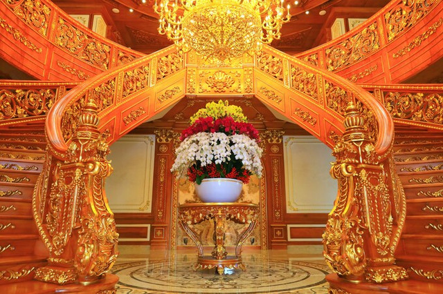 Bên trong dinh thự Lang Truyền dát vàng của đại gia Tây đô - Hình 6 Ben trong dinh thu Lang Truyen dat vang cua dai gia Tay do-Hinh-6