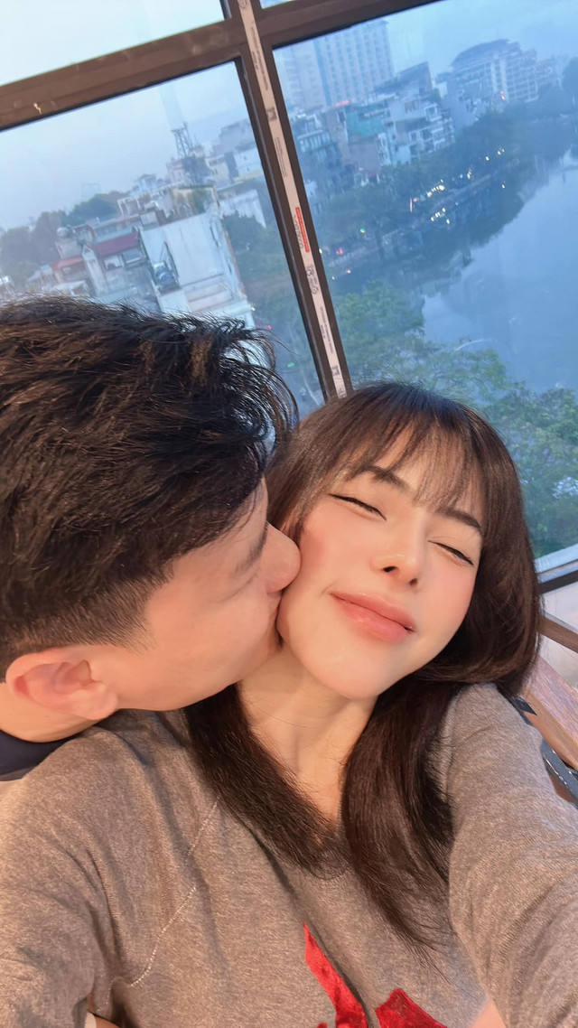 Huỳnh Anh và Bạch Lan Phương khoe nhà mới view ven hồ - Hình 4 Huynh Anh va Bach Lan Phuong khoe nha moi view ven ho-Hinh-4