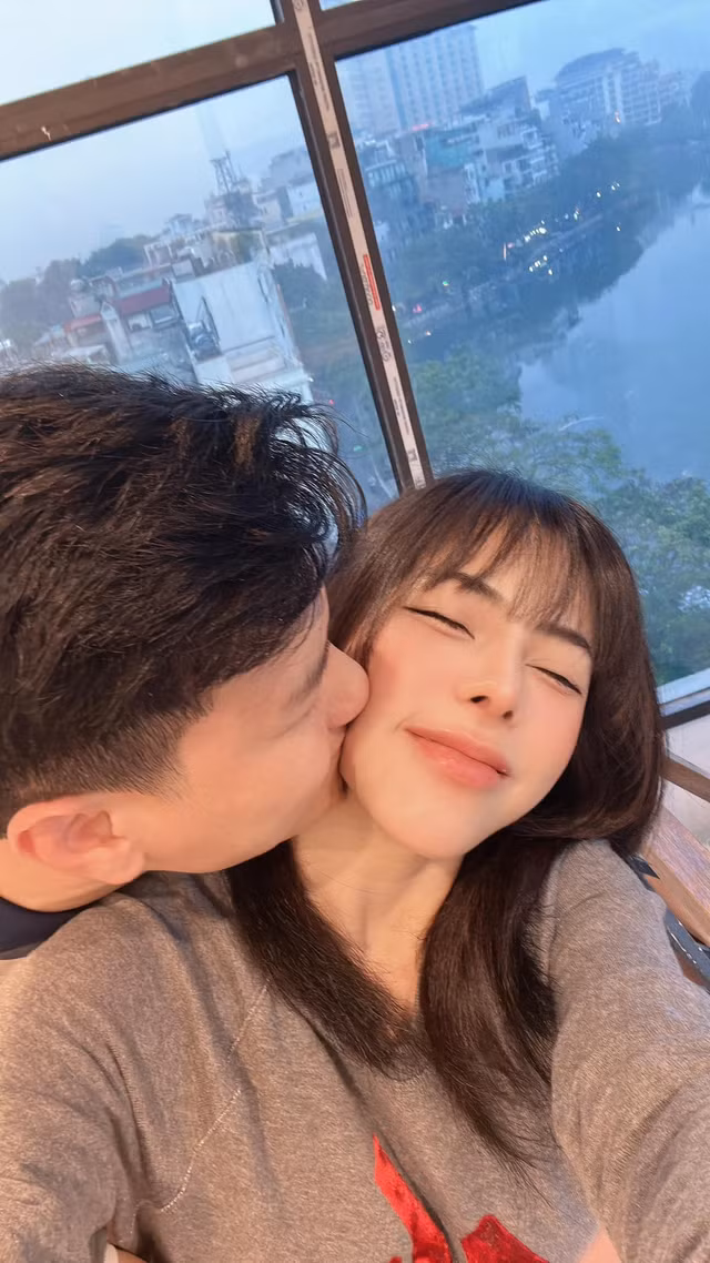 Huynh Anh va Bach Lan Phuong khoe nha moi view ven ho-Hinh-4