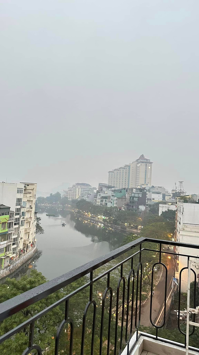 Huỳnh Anh và Bạch Lan Phương khoe nhà mới view ven hồ - Hình 2 Huynh Anh va Bach Lan Phuong khoe nha moi view ven ho-Hinh-2