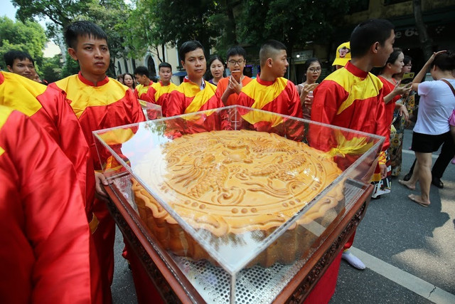 Nhung loai banh trung thu sieu to nguoi Viet thi nhau tim mua an thu-Hinh-8