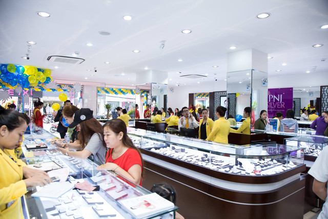 Dịch bệnh bủa vây nhưng PNJ vẫn mang về 80 tỷ mỗi ngày Dich benh bua vay nhung PNJ van mang ve 80 ty moi ngay