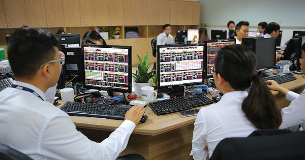 Chứng khoán ngày 5/11: PWA, PNJ, SCS được khuyến nghị Chung khoan ngay 5/11: PWA, PNJ, SCS duoc khuyen nghi