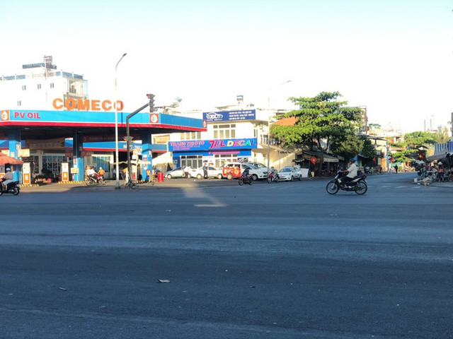 Sài Gòn đẹp dịu dàng sáng mùng 1 tết - Hình 10 Sai Gon dep diu dang sang mung 1 tet-Hinh-10