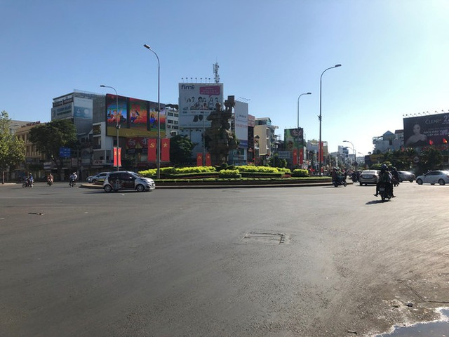 Sài Gòn đẹp dịu dàng sáng mùng 1 tết - Hình 6 Sai Gon dep diu dang sang mung 1 tet-Hinh-6