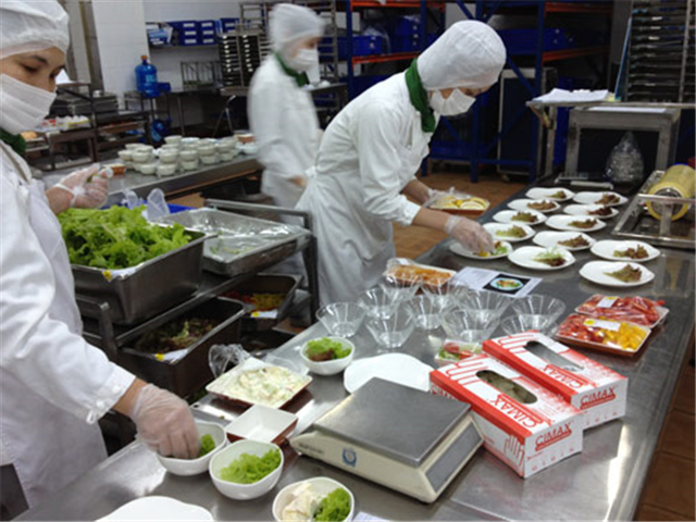 Lao đao vì COVID-19, lợi nhuận quý I của Suất ăn Hàng không Nội Bài lao dốc 94% Lao dao vi COVID-19, loi nhuan quy I cua Suat an Hang khong Noi Bai lao doc 94%