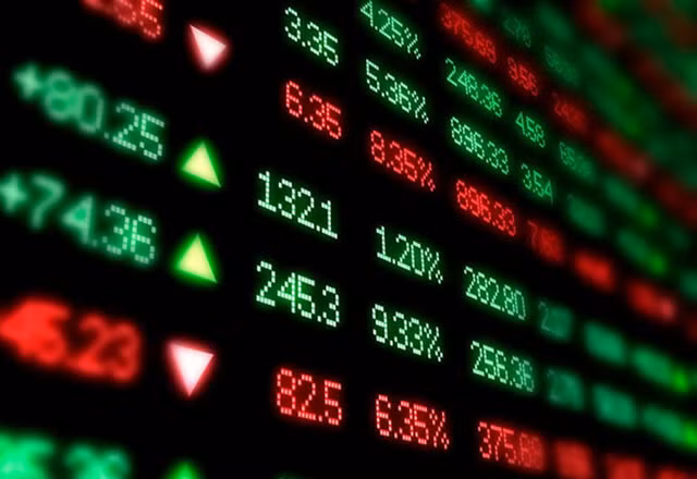 Chung khoan ngay 26/8: MWG, GMD, NLG duoc khuyen nghi