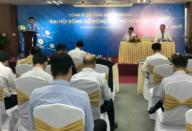 Tiền đâu để SAM Holdings mua hơn 45% vốn công ty liên quan đến Tổng Giám đốc? Tien dau de SAM Holdings mua hon 45% von cong ty lien quan den Tong Giam doc?