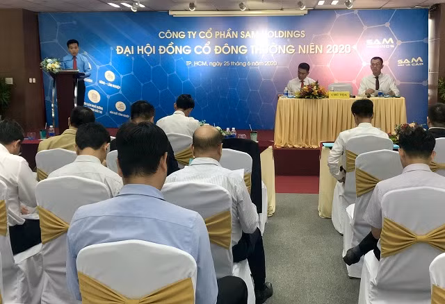 Tien dau de SAM Holdings mua hon 45% von cong ty lien quan den Tong Giam doc?