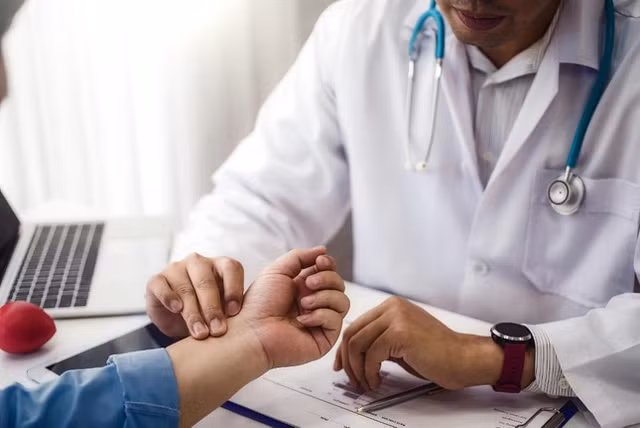 Ngan hang nao da ban bao hiem COVID-19, quyen loi da cam ket voi khach hang se ra sao?