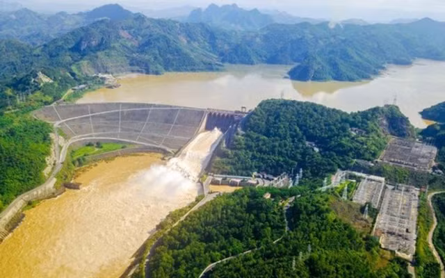 Tong Cong ty Song Da du thu 216 ty khi thoai von tai Vinaconex Power