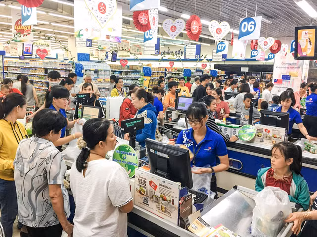 Saigon Co.op: 'He thong du tru luong thuc doi dao, an 3-6 thang khong het'