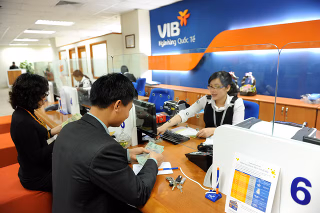 Nguoi noi bo VIBank lien tiep dang ky gom vao co phieu VIB