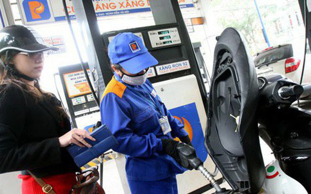 Xăng RON95 giữ nguyên giá, xăng E5 và dầu tăng nhẹ từ hôm nay Xang RON95 giu nguyen gia, xang E5 va dau tang nhe tu hom nay