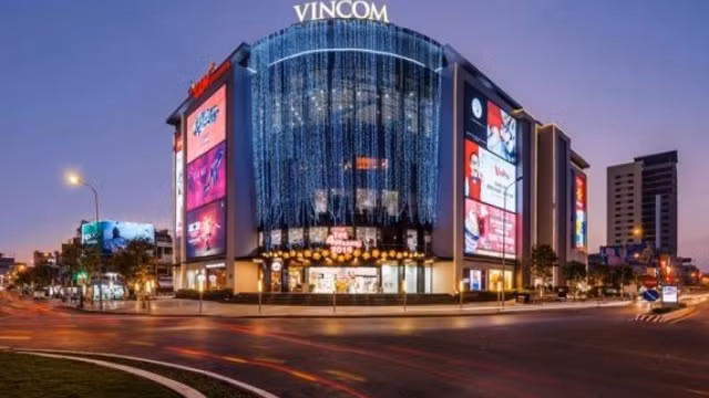 Dong cua 23 trung tam, Vincom Retail bao lai giam 19% do anh huong COVID-19
