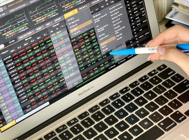 Chứng khoán ngày 23/12: Những cổ phiếu nào được khuyến nghị? Chung khoan ngay 23/12: Nhung co phieu nao duoc khuyen nghi?