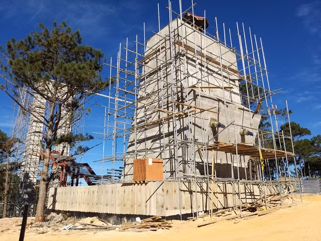 Dai gia Dang Van Thanh la ong chu cua Cong ty vua bi phat vi xay dung trai phep o Thung lung Tinh yeu?