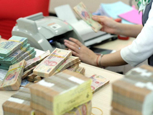 COVID-19 khiến thu nhập dịch vụ của các ngân hàng thu hẹp - Hình 2 COVID-19 khien thu nhap dich vu cua cac ngan hang thu hep-Hinh-2