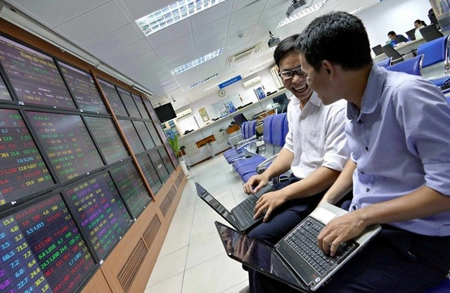 Chứng khoán ngày 15/1: Những cổ phiếu nào được khuyến nghị? Chung khoan ngay 15/1: Nhung co phieu nao duoc khuyen nghi?
