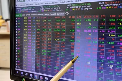 Chung khoan ngay 13/7: KBC, GMD, VHM, VIC duoc khuyen nghi nen dau tu