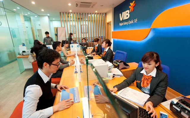 Loạt người thân của sếp VIB gom gần 5,4 triệu cổ phiếu Loat nguoi than cua sep VIB gom gan 5,4 trieu co phieu