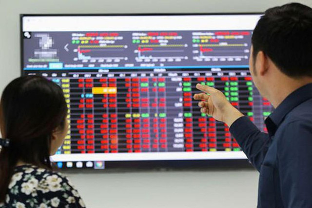 Chứng khoán ngày 18/6: Thị trường rung lắc nên mua cổ phiếu nào? Chung khoan ngay 18/6: Thi truong rung lac nen mua co phieu nao?