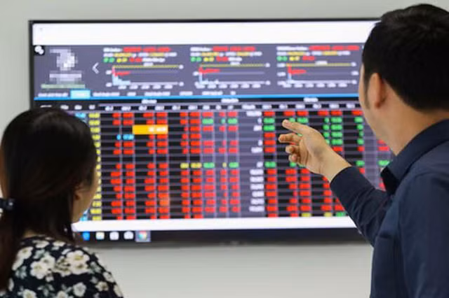 Chung khoan ngay 18/6: Thi truong rung lac nen mua co phieu nao?