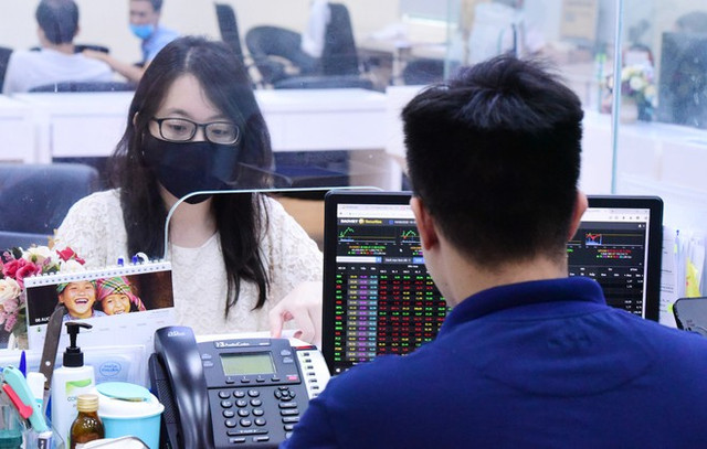 Chứng khoán ngày 13/11: Những cổ phiếu nào được khuyến nghị? Chung khoan ngay 13/11: Nhung co phieu nao duoc khuyen nghi?