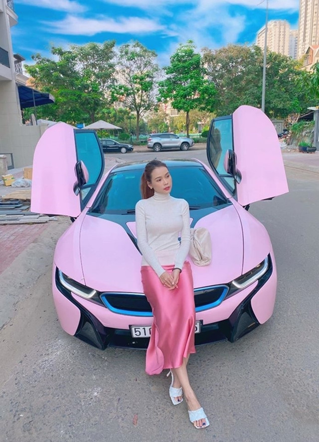 Hotgirl Sam có khối tài sản không phải dạng vừa - Hình 8 Hotgirl Sam co khoi tai san khong phai dang vua-Hinh-8