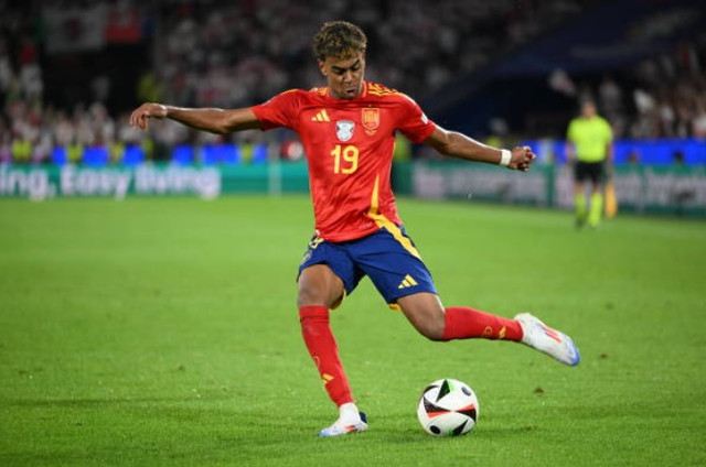 Lamine Yamal mới 16 tuổi đã tỏa sáng ở Euro: Đắt giá cỡ nào? - Hình 10 Lamine Yamal moi 16 tuoi da toa sang o Euro: Dat gia co nao?-Hinh-10