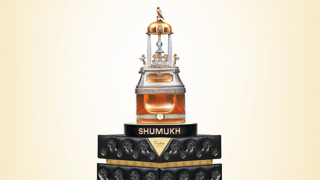 Chai nuoc hoa 30 ty dong co nhung gi?