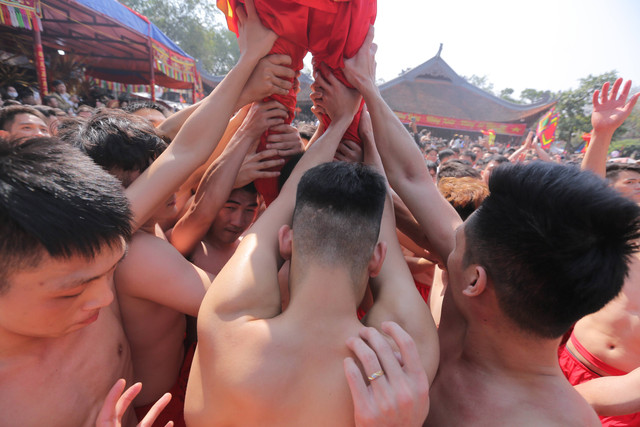 Đi xem lễ hội rước pháo làng Đồng Kỵ ở Bắc Ninh - Hình 12 Di xem le hoi ruoc phao lang Dong Ky o Bac Ninh-Hinh-12