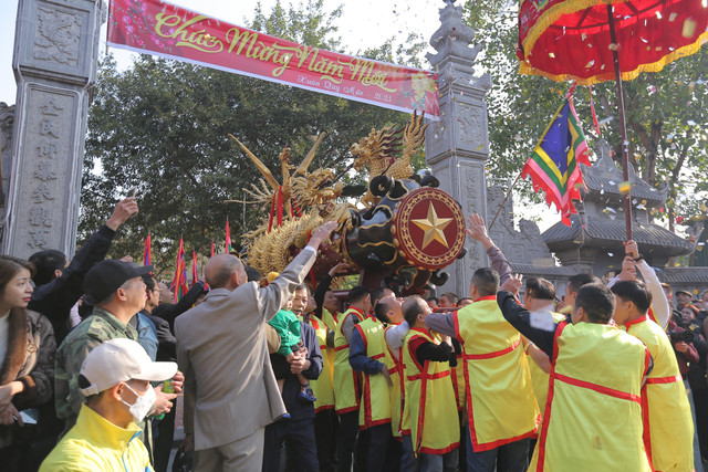 Đi xem lễ hội rước pháo làng Đồng Kỵ ở Bắc Ninh - Hình 3 Di xem le hoi ruoc phao lang Dong Ky o Bac Ninh-Hinh-3