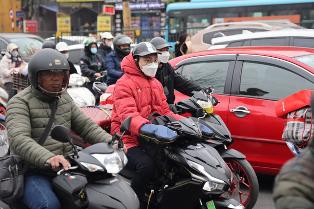 Chum anh: Nguoi dan do dac linh kinh chay xe may roi thanh pho ve que an Tet-Hinh-5