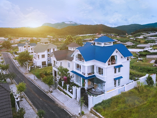 Cận cảnh biệt thự triệu đô 500m2 giữa Đà Lạt của diễn viên Kiều Linh Can canh biet thu trieu do 500m2 giua Da Lat cua dien vien Kieu Linh
