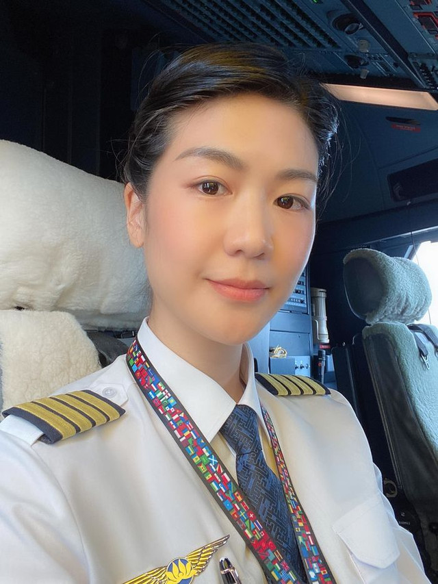 Cận cảnh sắc đẹp các nữ phi công ở Việt Nam: Không thua diễn viên, hoa hậu - Hình 2 Can canh sac dep cac nu phi cong o Viet Nam: Khong thua dien vien, hoa hau-Hinh-2