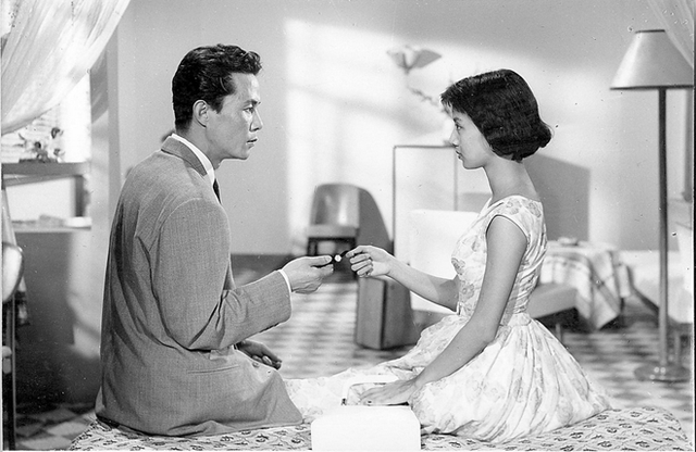 'Vua bột ngọt' Sài Gòn một thời nổi tiếng vung tiền chiều người đẹp - Hình 2 'Vua bot ngot' Sai Gon mot thoi noi tieng vung tien chieu nguoi dep-Hinh-2