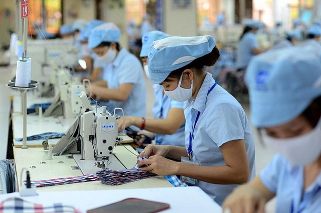 Một doanh nghiệp dệt may báo lãi tháng 1 tăng gấp gần 3 lần Mot doanh nghiep det may bao lai thang 1 tang gap gan 3 lan