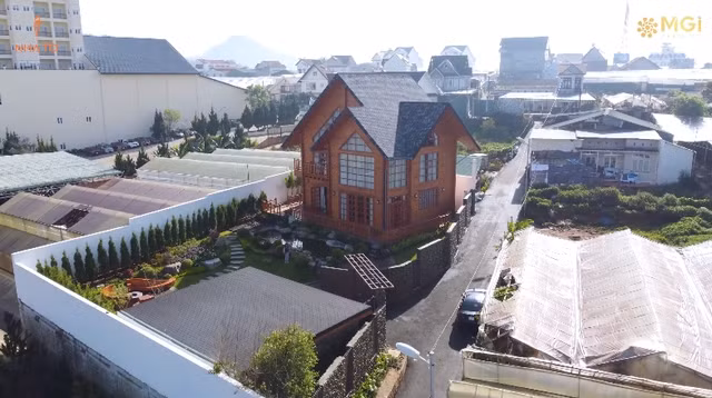 Ben trong biet thu go thong 50 ty doc nhat Viet Nam-Hinh-3